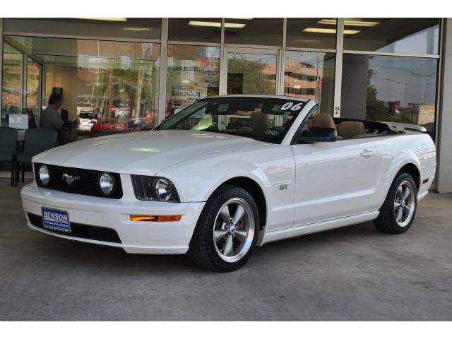 Photo of 2006 Ford Mustang