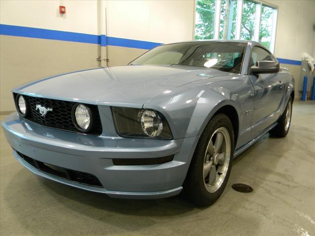 Photo of 2005 Ford Mustang