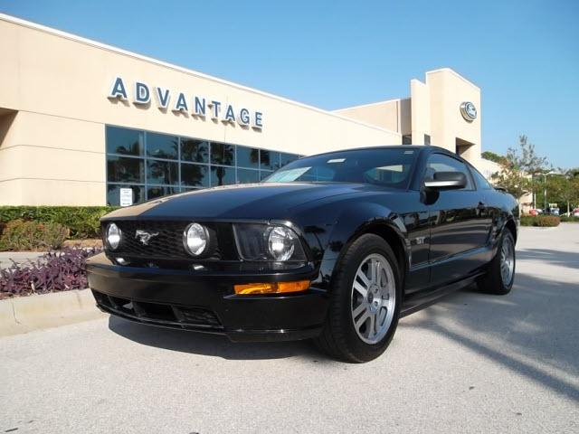 Photo of 2005 Ford Mustang