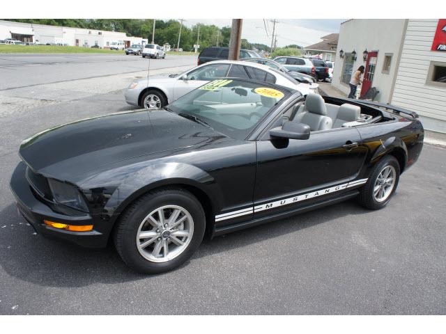 Photo of 2005 Ford Mustang
