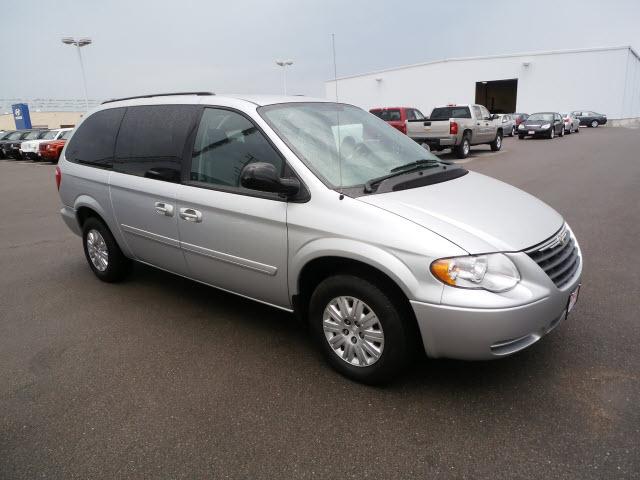 Photo of 2006 Chrysler Town & Country