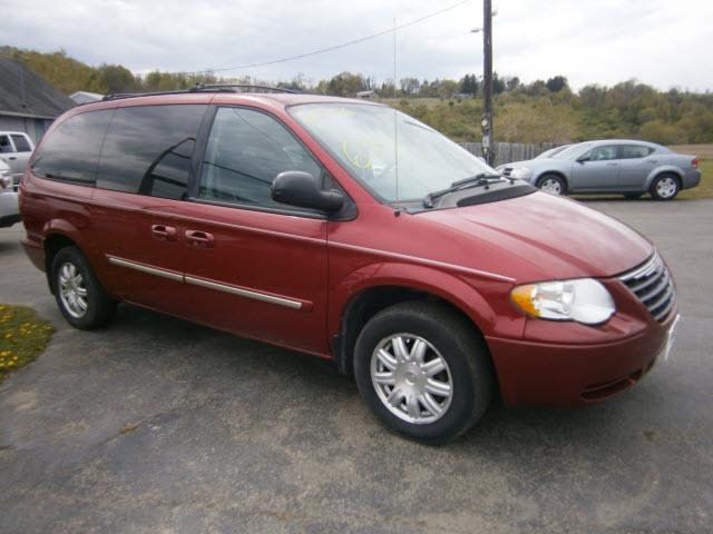 Photo of 2006 Chrysler Town & Country