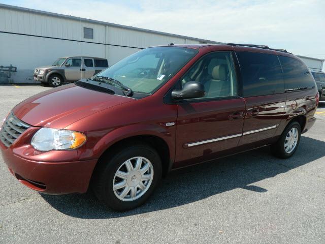Photo of 2007 Chrysler Town & Country