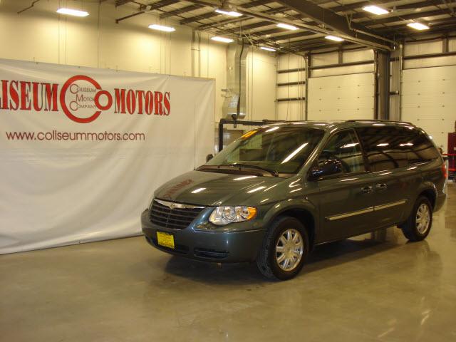 Photo of 2007 Chrysler Town & Country