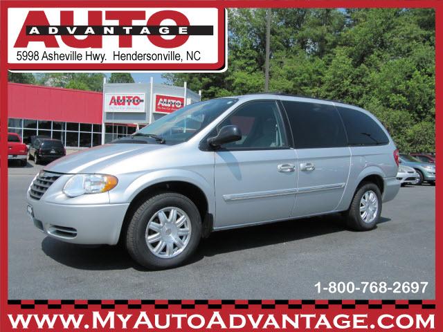 Photo of 2006 Chrysler Town & Country