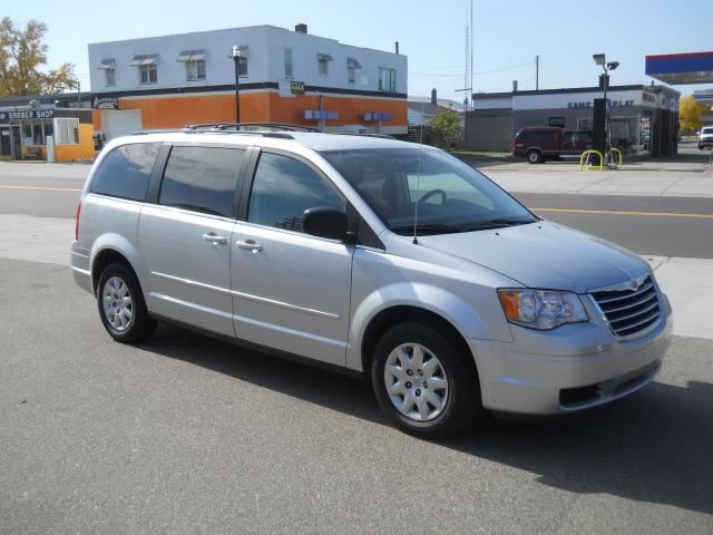 Photo of 2010 Chrysler Town & Country