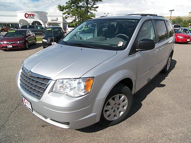 Photo of 2010 Chrysler Town & Country