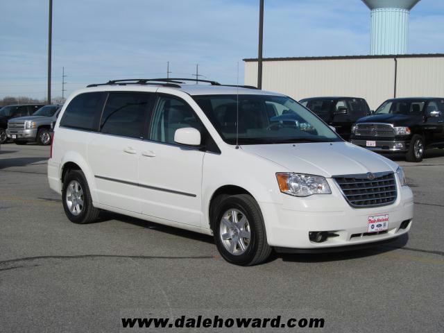 Photo of 2010 Chrysler Town & Country