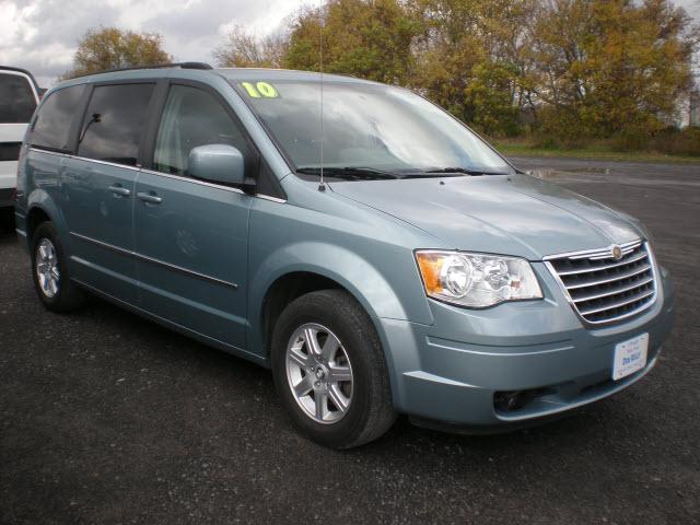Photo of 2010 Chrysler Town & Country
