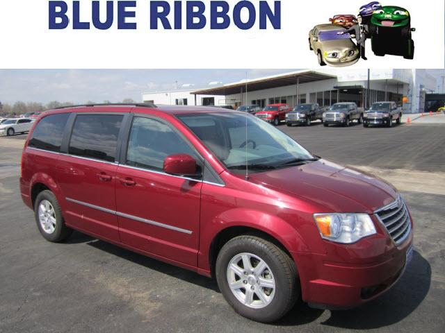 Photo of 2010 Chrysler Town & Country