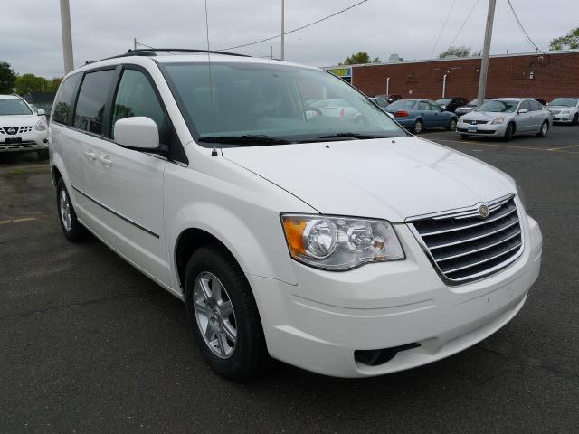 Photo of 2010 Chrysler Town & Country