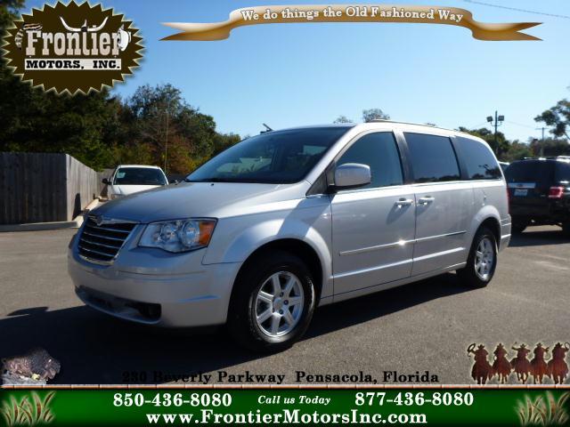 Photo of 2010 Chrysler Town & Country