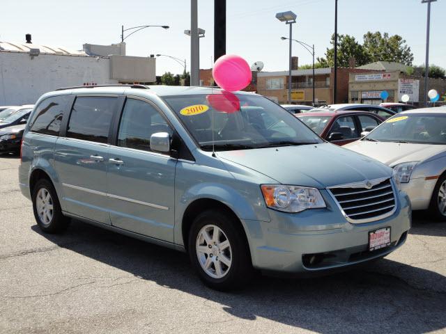 Photo of 2010 Chrysler Town & Country