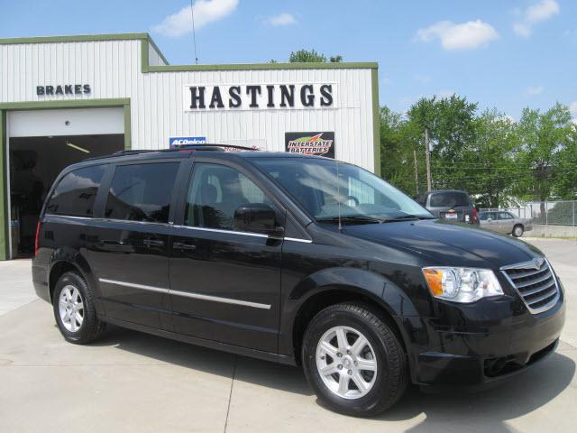 Photo of 2010 Chrysler Town & Country
