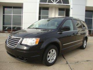 Photo of 2010 Chrysler Town & Country