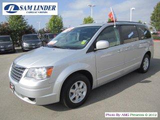 Photo of 2010 Chrysler Town & Country