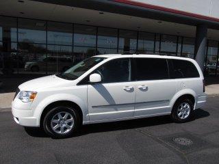 Photo of 2010 Chrysler Town & Country