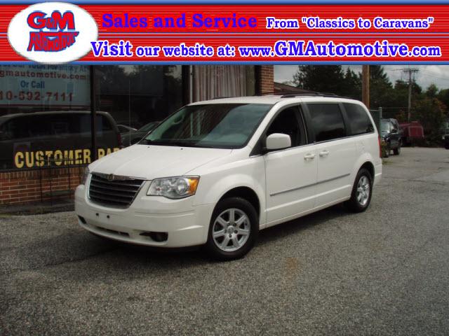 Photo of 2010 Chrysler Town & Country