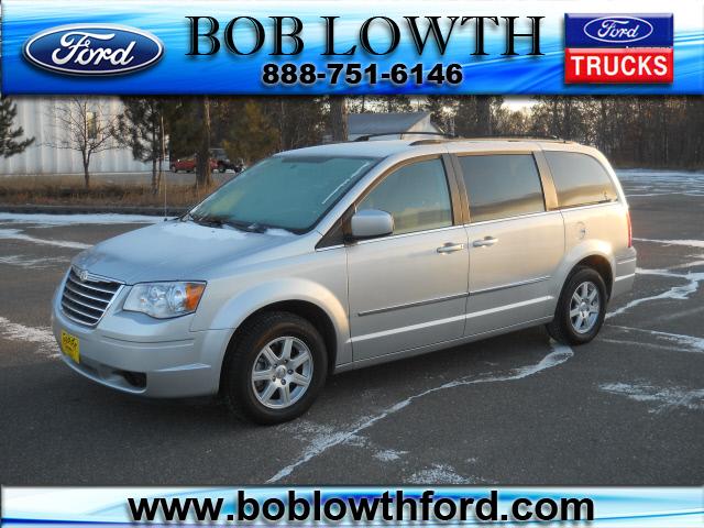 Photo of 2010 Chrysler Town & Country