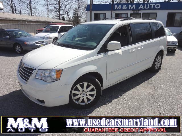 Photo of 2010 Chrysler Town & Country