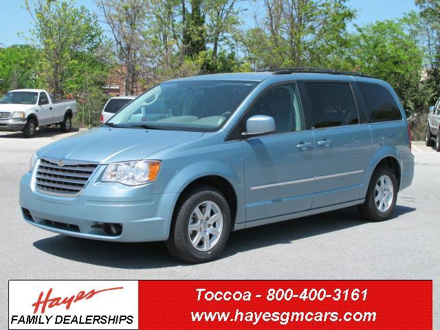 Photo of 2010 Chrysler Town & Country