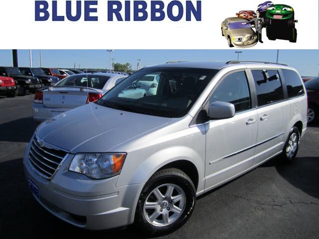 Photo of 2010 Chrysler Town & Country