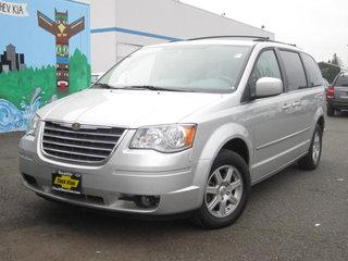 Photo of 2010 Chrysler Town & Country