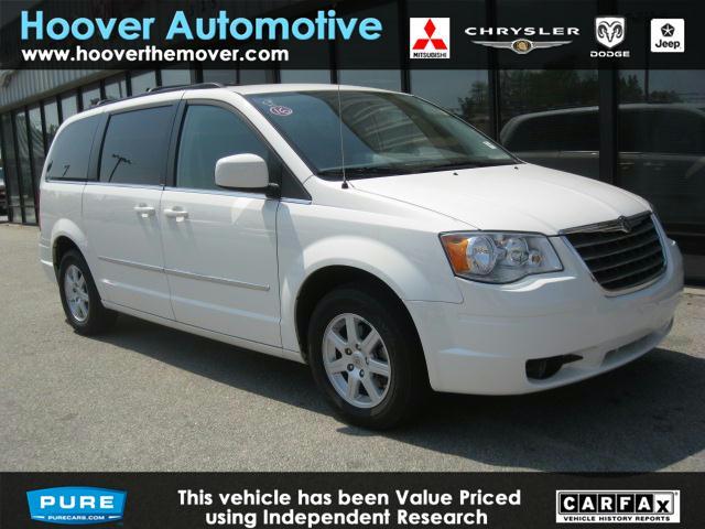 Photo of 2010 Chrysler Town & Country