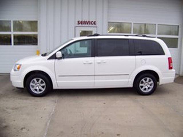 Photo of 2010 Chrysler Town & Country