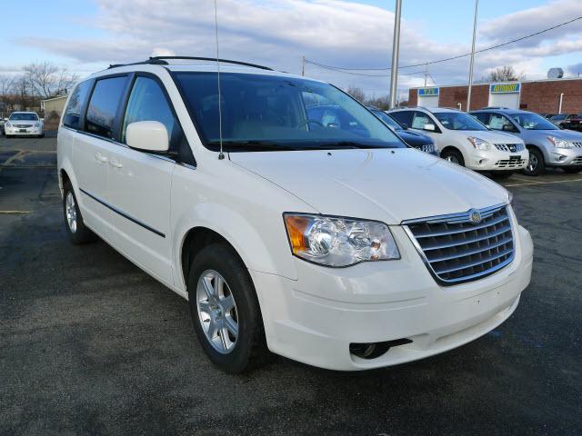 Photo of 2010 Chrysler Town & Country