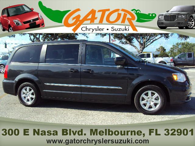 Photo of 2011 Chrysler Town & Country