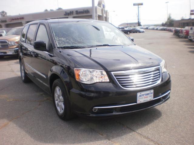 Photo of 2011 Chrysler Town & Country