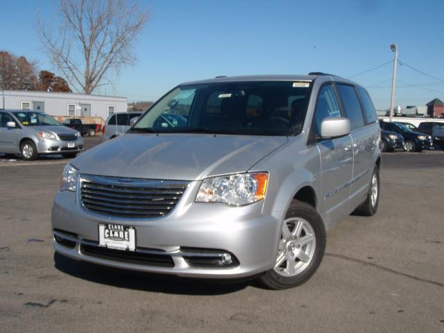 Photo of 2011 Chrysler Town & Country