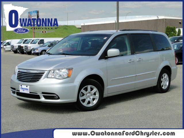 Photo of 2011 Chrysler Town & Country