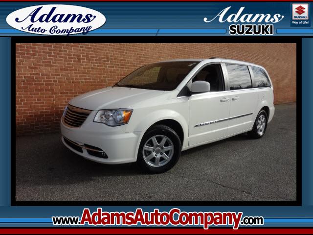 Photo of 2011 Chrysler Town & Country