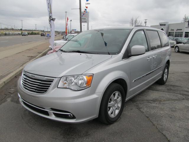 Photo of 2011 Chrysler Town & Country