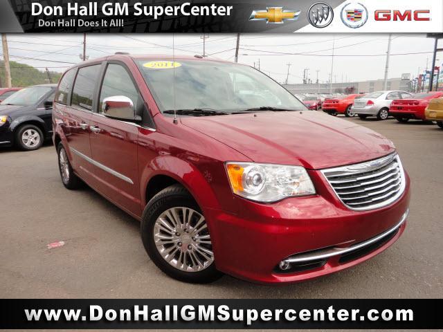 Photo of 2011 Chrysler Town & Country