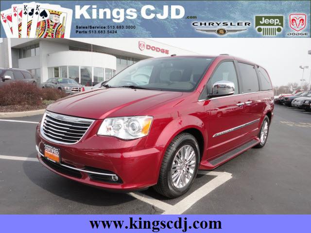 Photo of 2011 Chrysler Town & Country