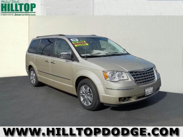 Photo of 2010 Chrysler Town & Country