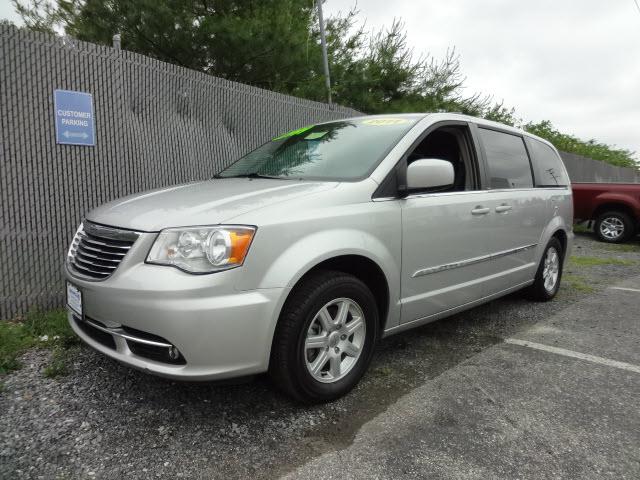 Photo of 2011 Chrysler Town & Country