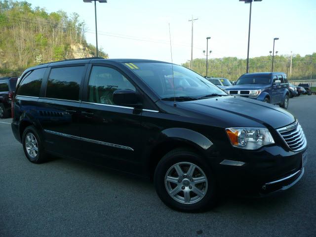 Photo of 2011 Chrysler Town & Country