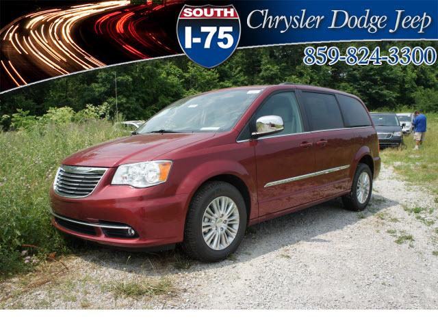 Photo of 2011 Chrysler Town & Country
