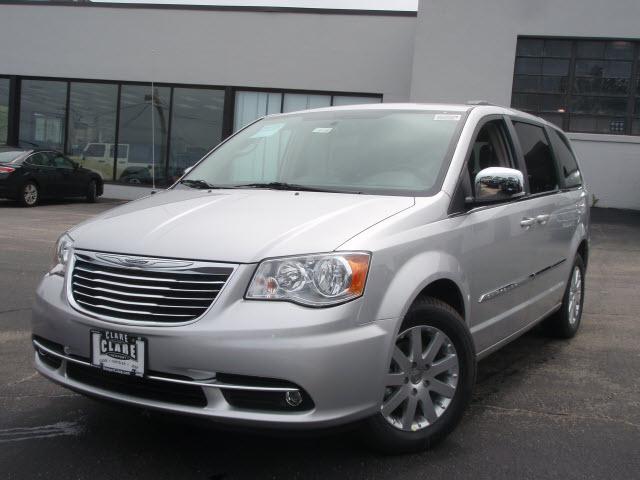 Photo of 2011 Chrysler Town & Country