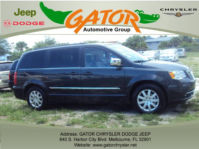 Photo of 2011 Chrysler Town & Country