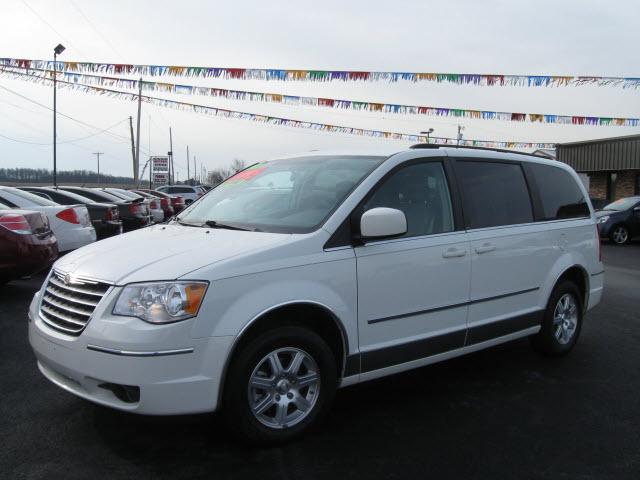 Photo of 2008 Chrysler Town & Country