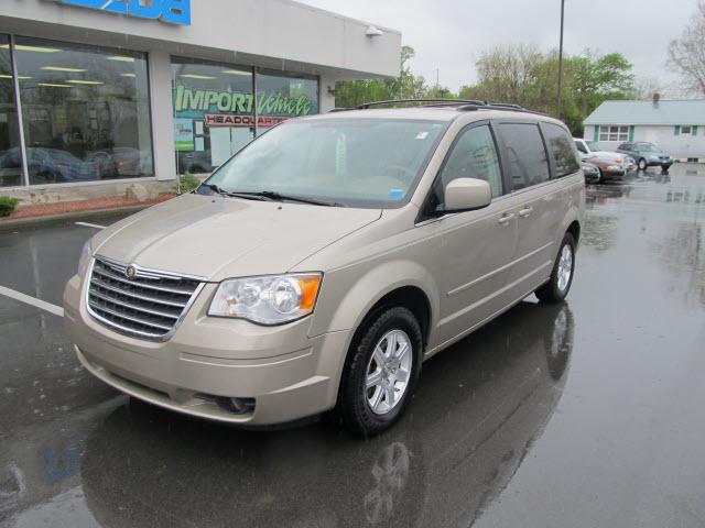 Photo of 2008 Chrysler Town & Country