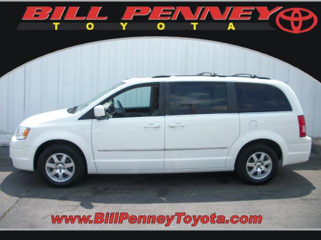 Photo of 2009 Chrysler Town & Country