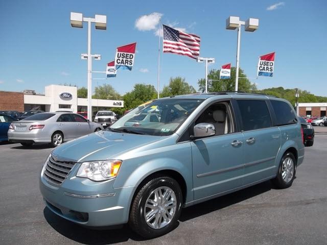 Photo of 2008 Chrysler Town & Country