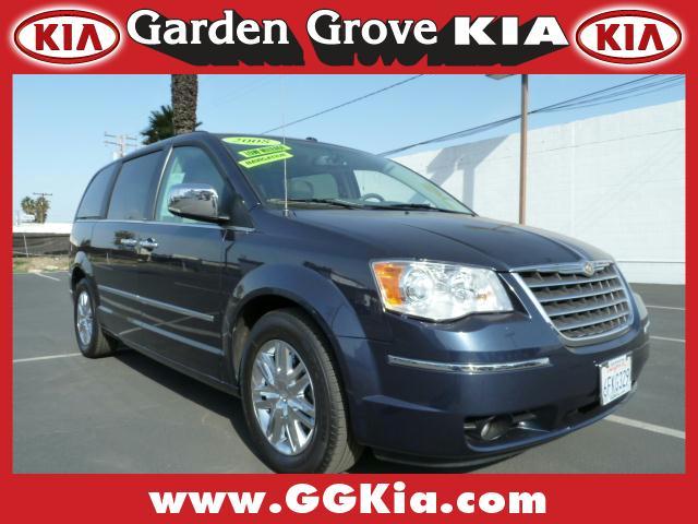 Photo of 2008 Chrysler Town & Country