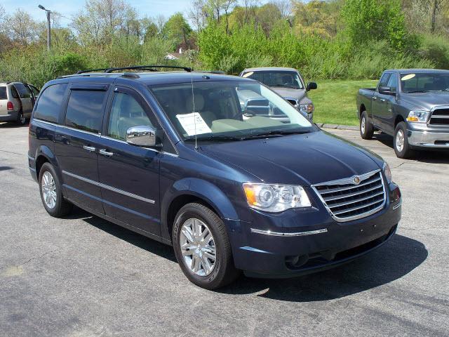 Photo of 2008 Chrysler Town & Country